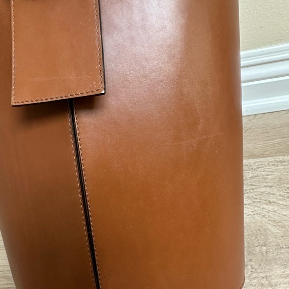 Tara Jarmon Sophie Classic Bucket Bag - Picture 4 of 10